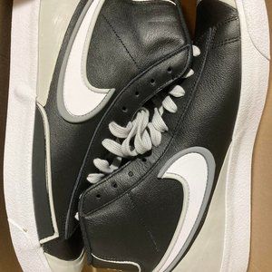 Brand new Mens 11 NIKE